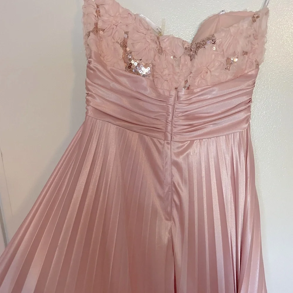 Pink pleated strapless floral gown - Picture 9 of 11